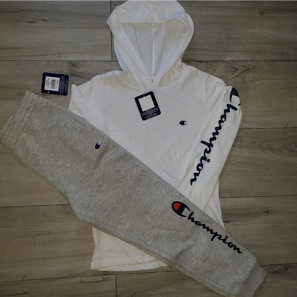 Boys cHAMPION LOGO LONG-SLEEVE T-SHIRT and gray Jogger Set size medium